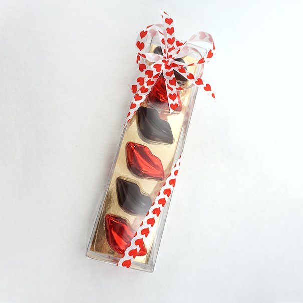 Box of six praline lips